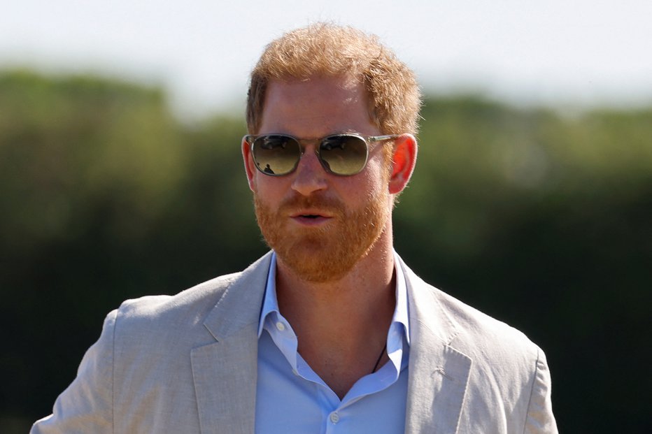 Fotografija: Na dejstvo, da morata z ženo zapustiti britansko rezidenco, je princ Harry gledal kot na maščevanje očeta. FOTO: Marco Bello/Reuters
