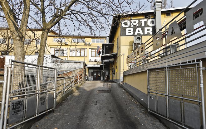 Nekdanja tovarna Zmaj, kjer prebiva Orto bar. FOTO: Jože Suhadolnik