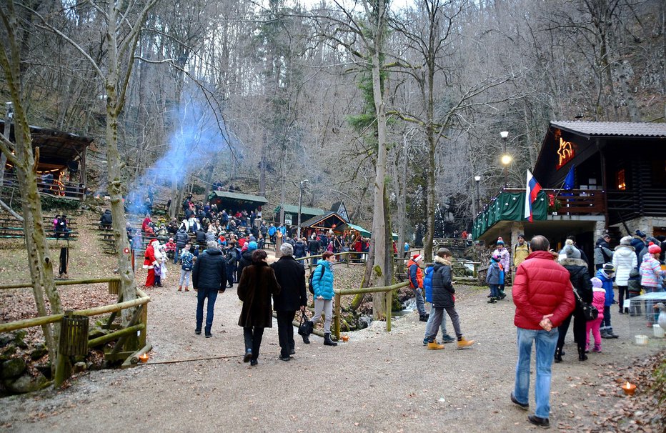 Fotografija: V dveh dneh oziroma v šestih urah je bilo lani v jami več kot 3000 obiskovalcev. FOTOGRAFIJE: Darko Naraglav