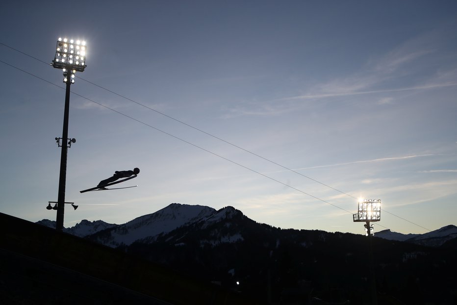 Fotografija: V Oberstdorfu se je začela novoletna turneja.  FOTO: Reuters