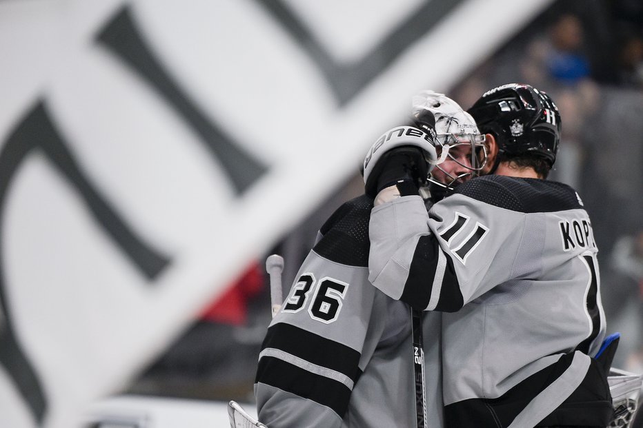 Fotografija: Kopitar je imel več razlogov za slavje. FOTO: Usa Today Sports/Reuters