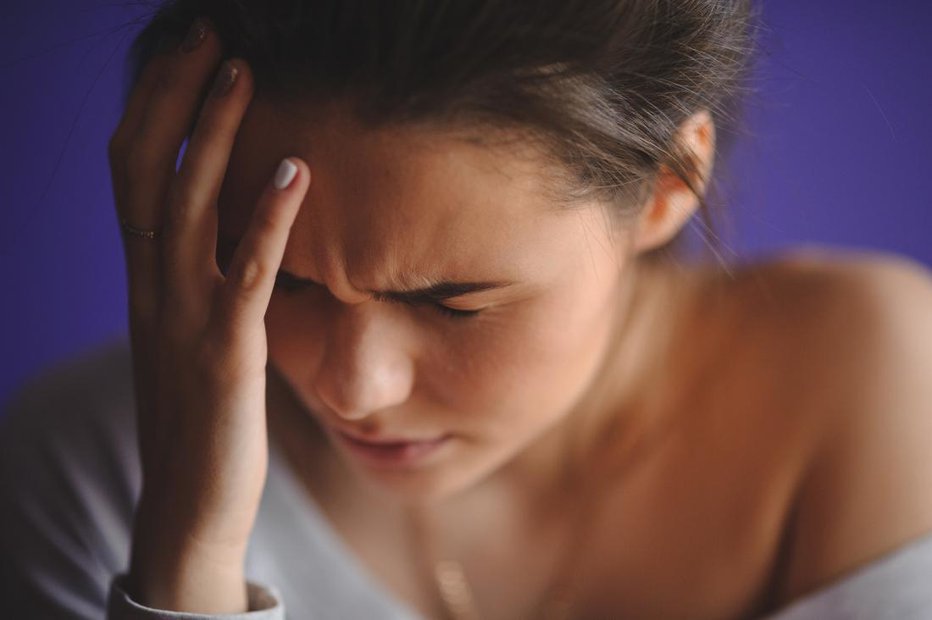 Fotografija: Dokler vnetje ne popusti, je dobro vedeti, kako omiliti ali celo pregnati glavobol, ki je posledica njihovega vnetja. FOTO: Gettyimages