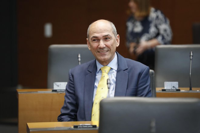 Janez Janša bo (če bo tudi dejansko potrjen) že tretjič vodil slovensko vlado. FOTO: Leon Vidic, Delo