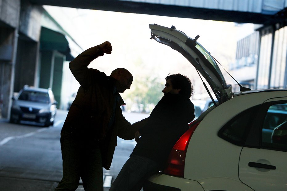 Fotografija: Policija okoliščine pretepa še preiskuje (simbolična fotografija). FOTO: Leon Vidic, Delo