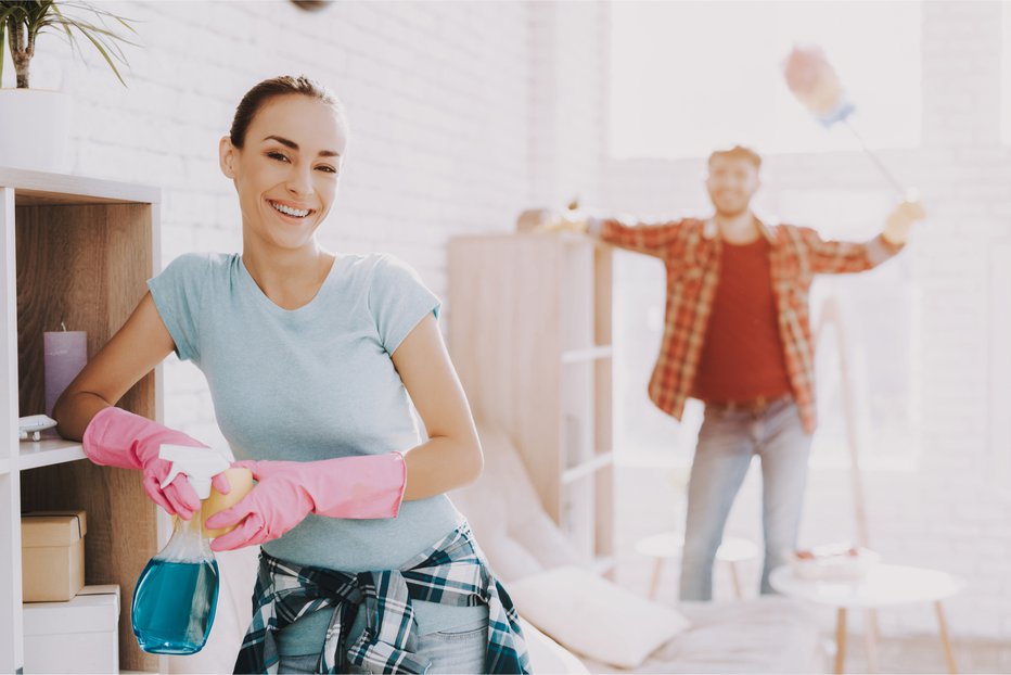 Fotografija: Zakaj ne bi teh dni, ko je dobro, da smo sami doma, izkoristili za pospravljanje tistih stvari, za katere nam vedno zmanjka časa. FOTO: Shutterstock