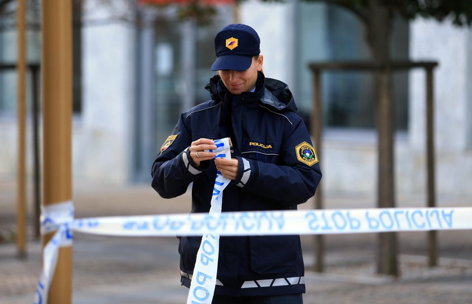 Fotografija: Sodni stolp, 15.11.2016, Maribor [mnenja, slovenska policija] FOTO: Tadej Regent/delo