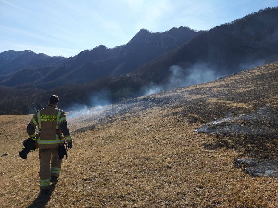 Fotografija: Kljub prepovedi je v tem času veliko intervencij zaradi kurjenja v naravi. FOTO: PGD Dolenja Trebuša