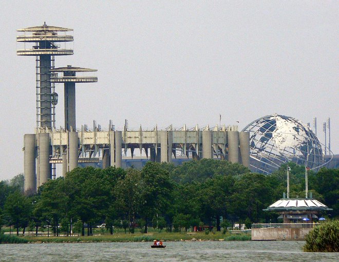 Da bo ironija še večja, v četrti Queens obstaja park Corona, kjer je tudi Flushing Meadows, prizorišče teniškega grand slam turnirja za odprto prvenstvo ZDA.<br />
FOTO: WIKIPEDIA