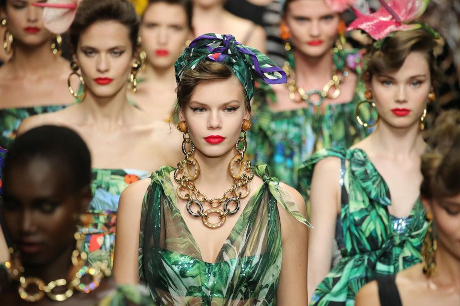 Fotografija: Modni dvojec Dolce & Gabbana zapoveduje veliko vzorcev in barv. FOTO: Getty Images