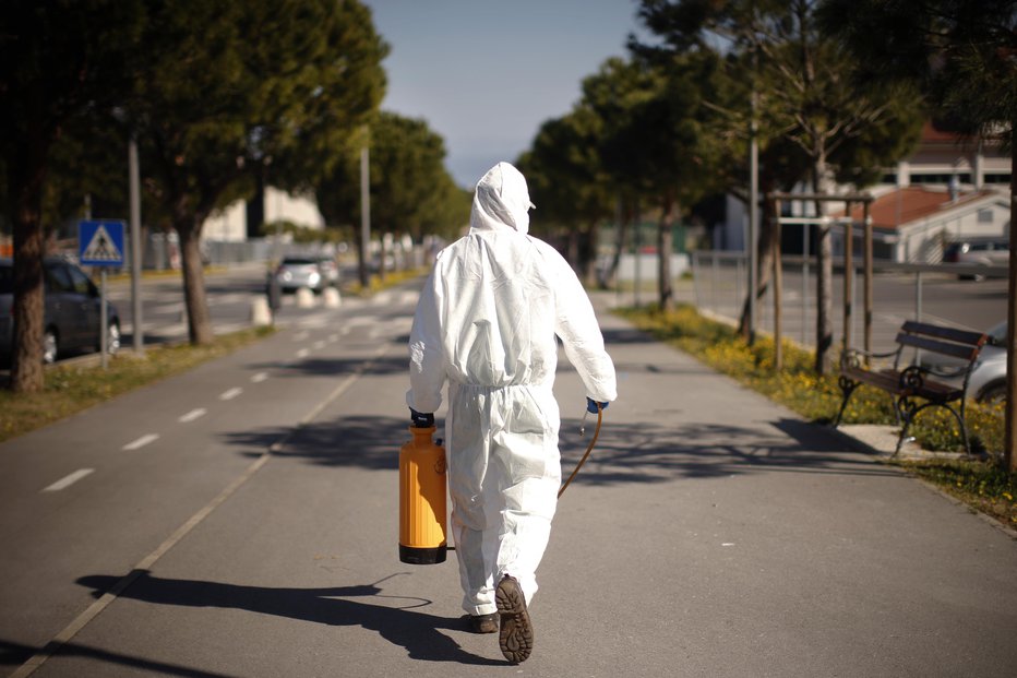 Fotografija: V času epidemije se je civilna zaščita soočala s situacijo, ki je ni poznala. FOTO: Jure Eržen, Delo