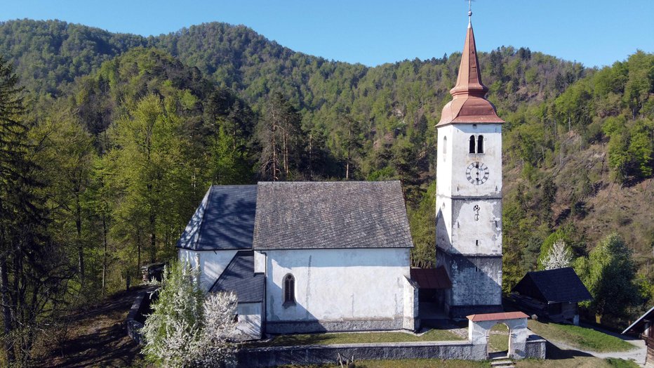 Fotografija: Jetrbenk in cerkev svete Marjete.