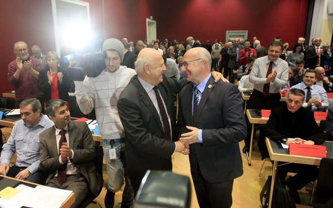 Skupščina olimpijskega komiteja in izvolitev novega predsednika v Ljubljani. Janez Kocijančič in predsednik OKS Bogdan Gabrovec. FOTO: Leon Vidic