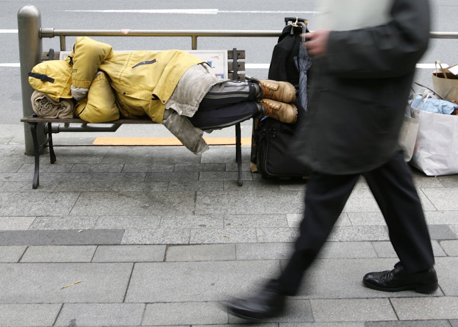 Fotografija: 13.000 ljudi med je koronakrizo ostalo brez dela, približno 90.000 jih trenutno išče zaposlitev. FOTO: Š Yuriko Nakao / Reuters 