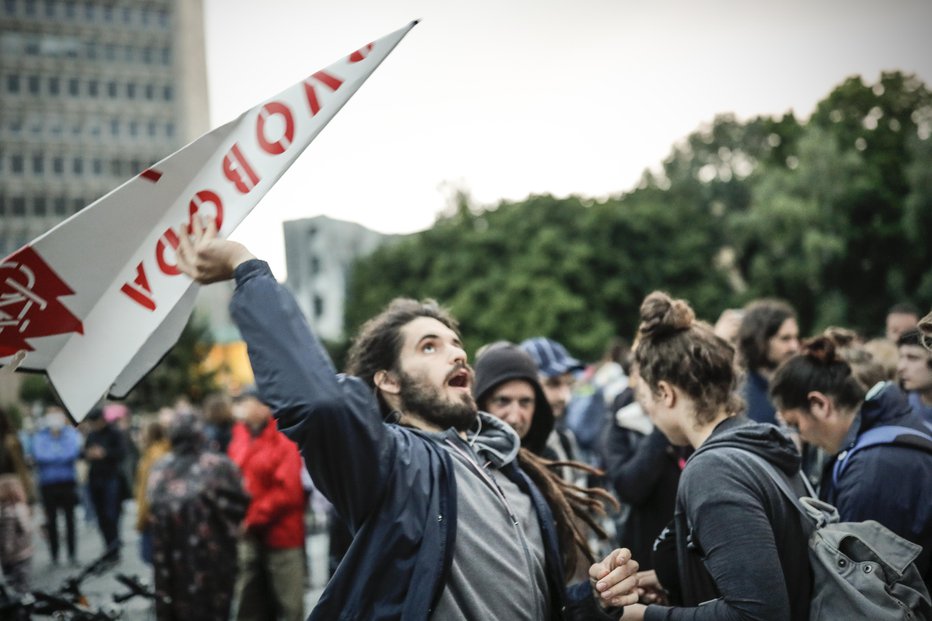 Fotografija: Protivladni protesti ali petkovo kolesarjenje v Ljubljani. FOTO: Uroš Hočevar, Delo