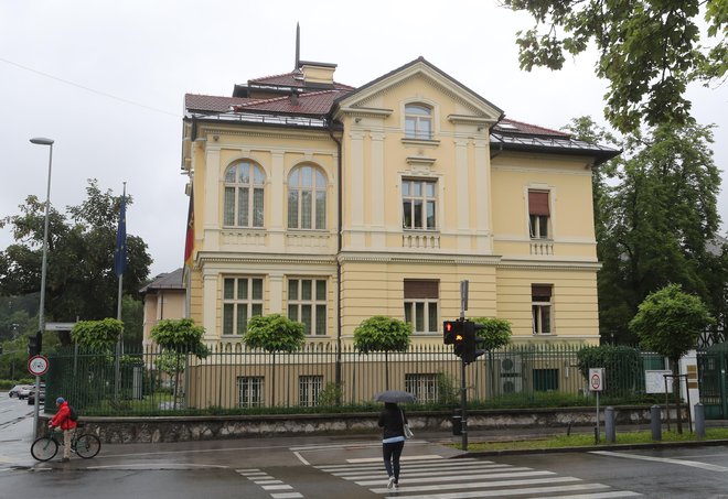 Nemško veleposlaništvo v Ljubljani bosta izmenjaje vodila mož in žena. Foto: Dejan Javornik