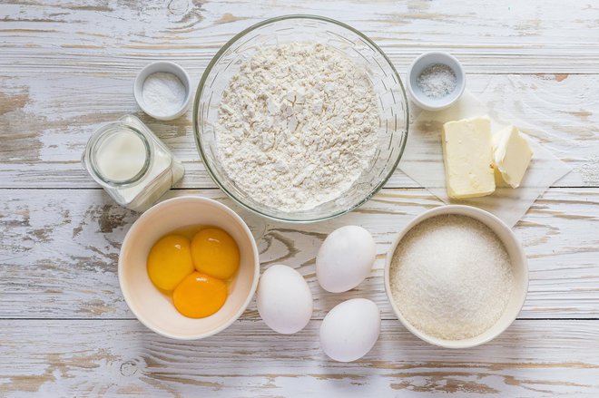 Za testo pri sladkih pitah potrebujemo še sladkor.  FOTO: Getty Images