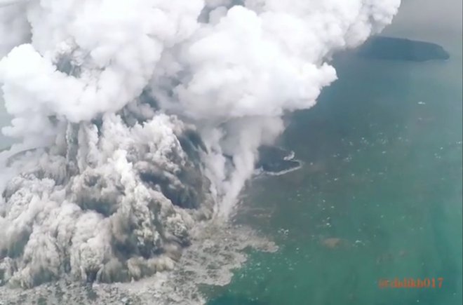 Anak Krakatoa. FOTO: Reuters