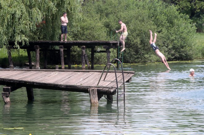 Občina je lani omejila dostop tudi do tega pomola. FOTO: Marko Feist