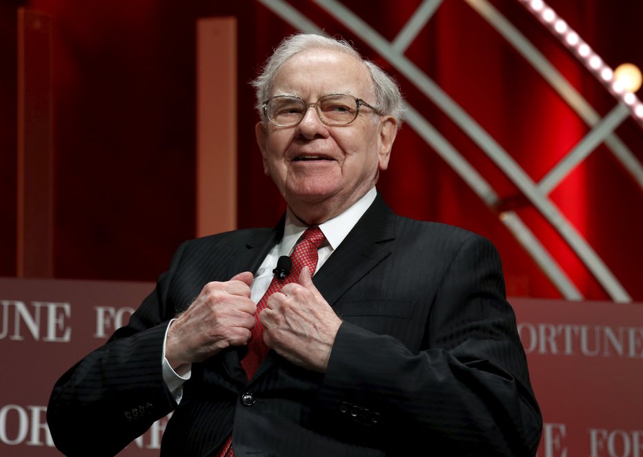 Fotografija: Warren Buffett se že dve leti sooča z nizko donosnostjo, zato so kritike analitikov na mestu. FOTO: Kevin Lamarque/Reuters