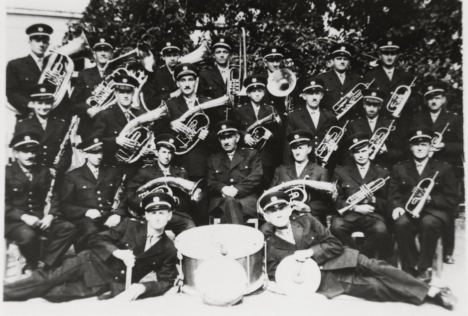 Fotografija: Godba nekoč FOTO: Arhiv Pihalnega orkestra Kapele