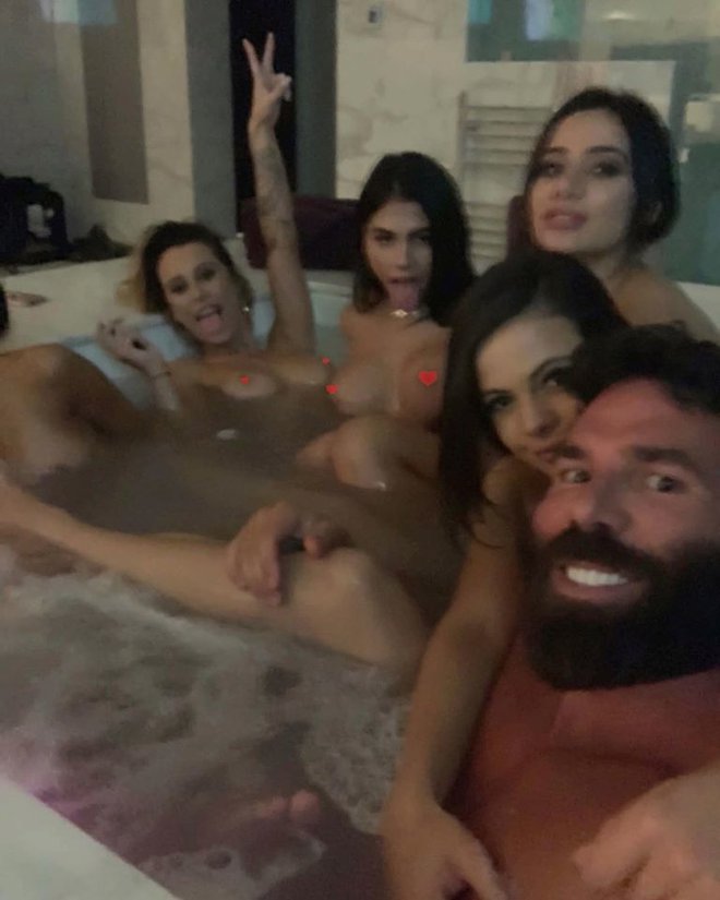 Dan Bilzerian je rad v družbi lepih deklet. FOTO: Facebook