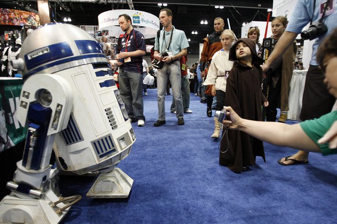 Pri franšizi Vojna zvezd je upravljal robot R2-D2. FOTO: Mario Anzuoni Reuters Pictures