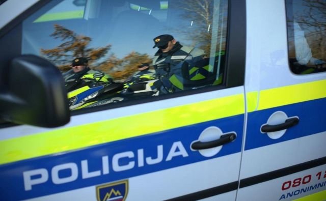 Fotografija: Policisti prišli, a so jo zlikovci popihali. FOTO: Jure Eržen