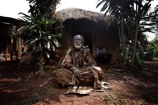 Fotografija: Afriški vrači trkajo tudi že na slovenska vrata. FOTO: Independent Uganda