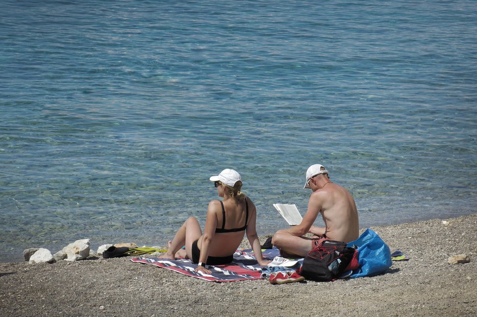 Fotografija: Po mnenju številnih se je poletje šele zdaj zares začelo, ko so se temperature dvignile. FOTO: Leon Vidic, Delo