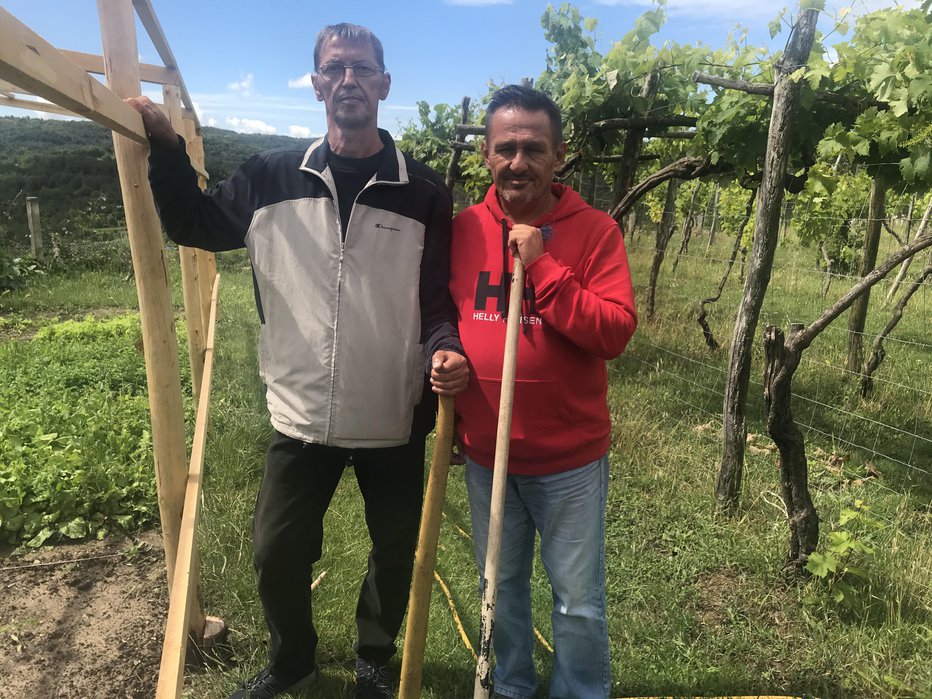 Fotografija: Denis Pangerc iz Medvod (levo) in Robert Prodnik iz Kranja sta v drugi fazi programa. FOTOGRAFIJE: Moni Černe