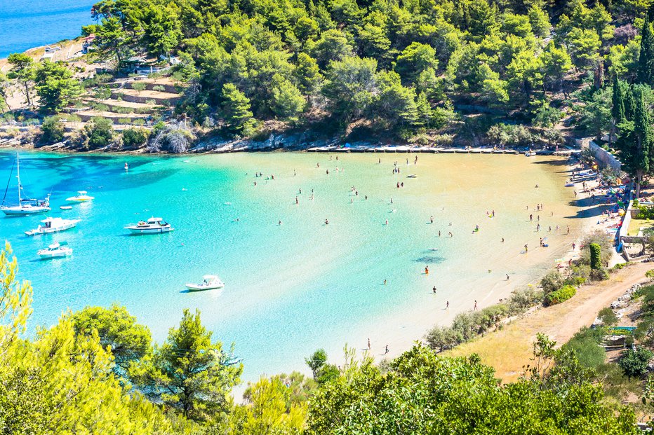 Fotografija: Nastanijo se v zasebnih vilah s pogledom na morje, kopajo se v bazenu. FOTO: Marabelo/Getty Images