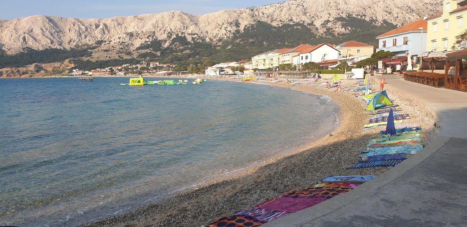 Fotografija: Plaža v Baški na Krku. FOTO: bralka