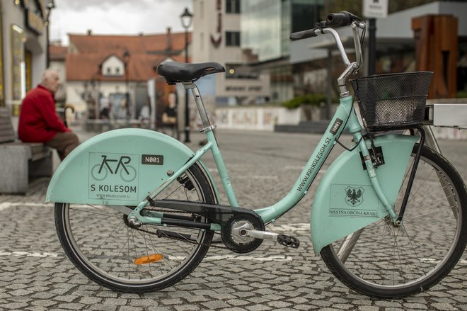 V mreži je tudi že vzpostavljen kranjski sistem izposoje KRsKOLESOM. FOTO: Voranc Vogel