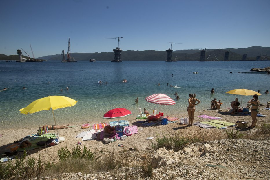 Fotografija: Epidemiološka slika se izboljšuje. FOTO: Jure Eržen, Delo