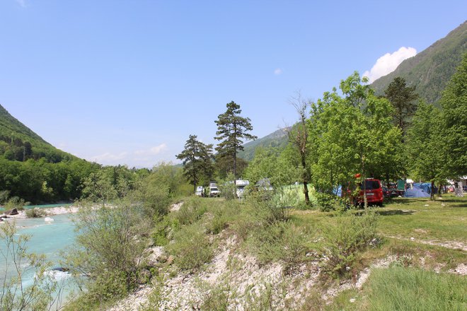 Bovec z okolico je zelo popularen. FOTO: Blaž Močnik