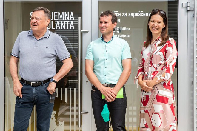 Ambulanto so odprli (z leve) župan Zoran Janković, vodja zavetišča Marko Oman in direktorica ZOO Barbara Mihelič. Fotografije: ZOO Ljubljana