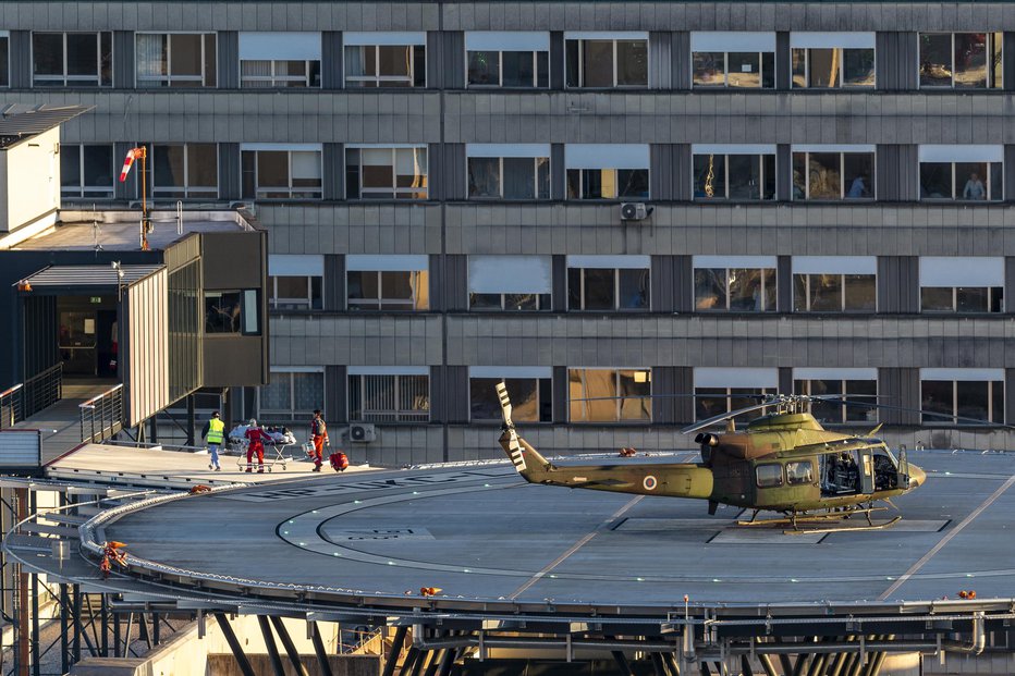 Fotografija: Hudo poškodovanega dečka so odpeljali v našo največjo bolnišnico. FOTO: Voranc Vogel, Delo