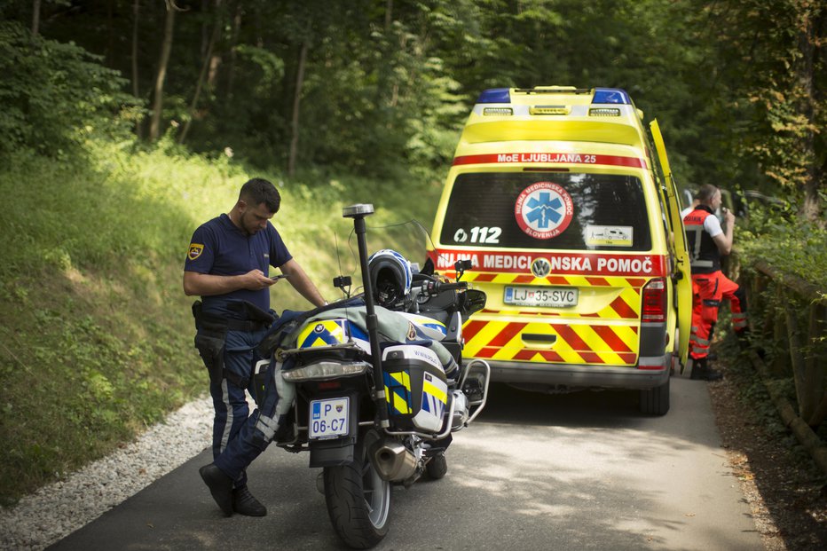 Fotografija: Vedno na pomoč ob nesreči. FOTO:  Jure Eržen, Delo