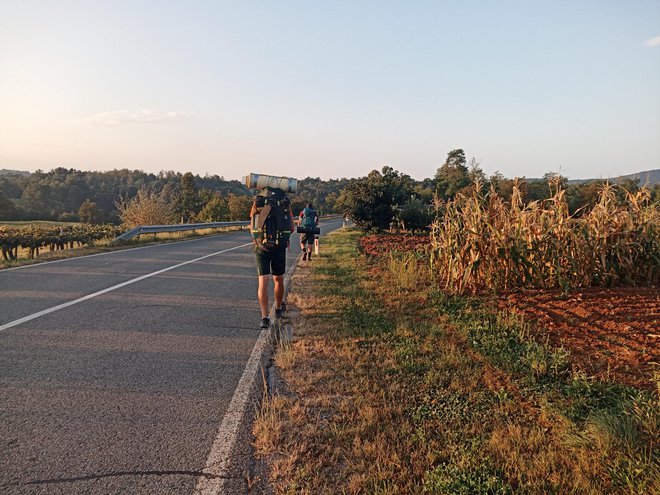 Z Gorenjske so pešačili do Trsta.