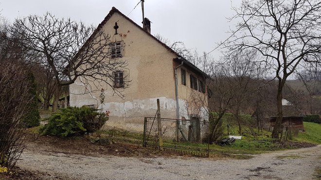 Hiša je bila že nekajkrat na dražbi zaradi njegovih dolgov državi. Foto: Tanja Jakše Gazvoda