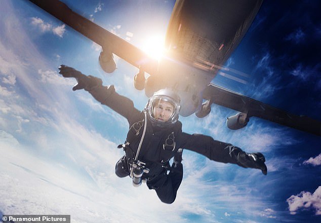 Fotografija: Tom Cruise se zares podaja v vesolje.