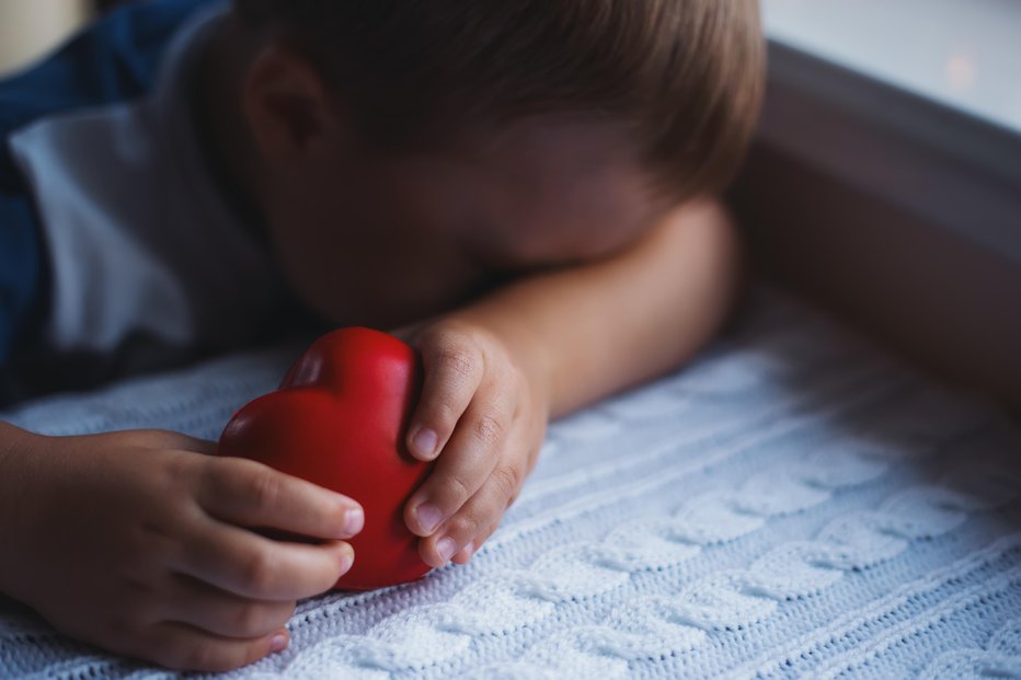 Fotografija: Vedeti mora, da je izražanje čustev dovoljeno; morda jih namreč skriva, da ne bi prizadel vas. FOTO: Alexa-photo/Getty Images