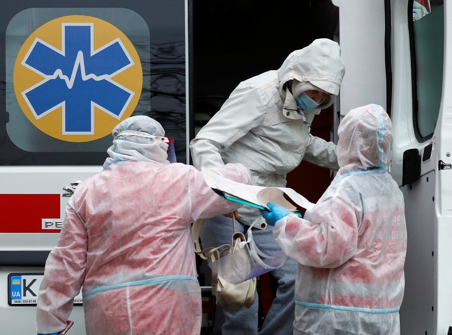 Fotografija: Virus se širi še naprej. FOTO: Gleb Garanich, Reuters