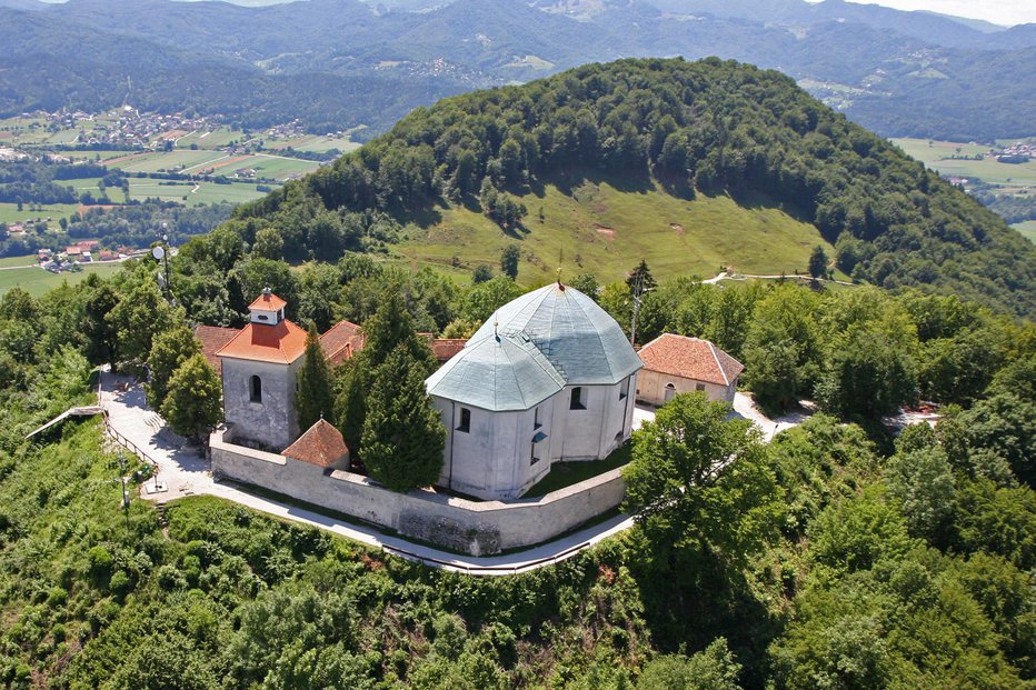 Fotografija: Šmarna gora je na višini 669 m. Foto: Primož Hieng