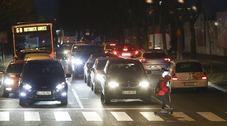 Fotografija: Peško je zbil na prehodu za pešce. FOTO: Jože Suhadolnik 