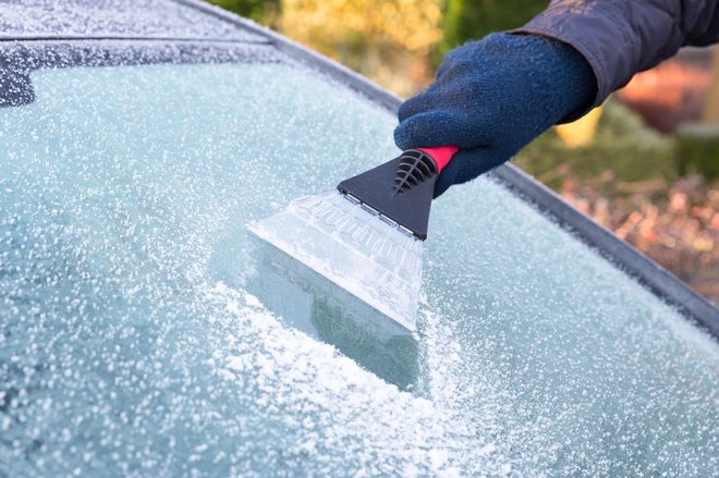 Strgalo naj bo plastično, ne kovinsko. FOTO: Ben-schonewille/Getty Images