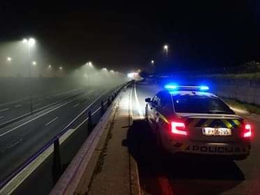 Fotografija: Policija ima tudi v nočnem času precej dela. FOTO: Tomi Gönc, policija