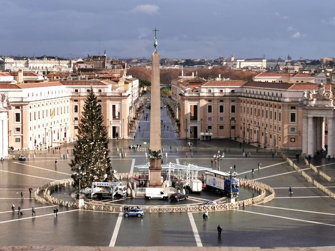 Trg pred dokončanjem krasitve