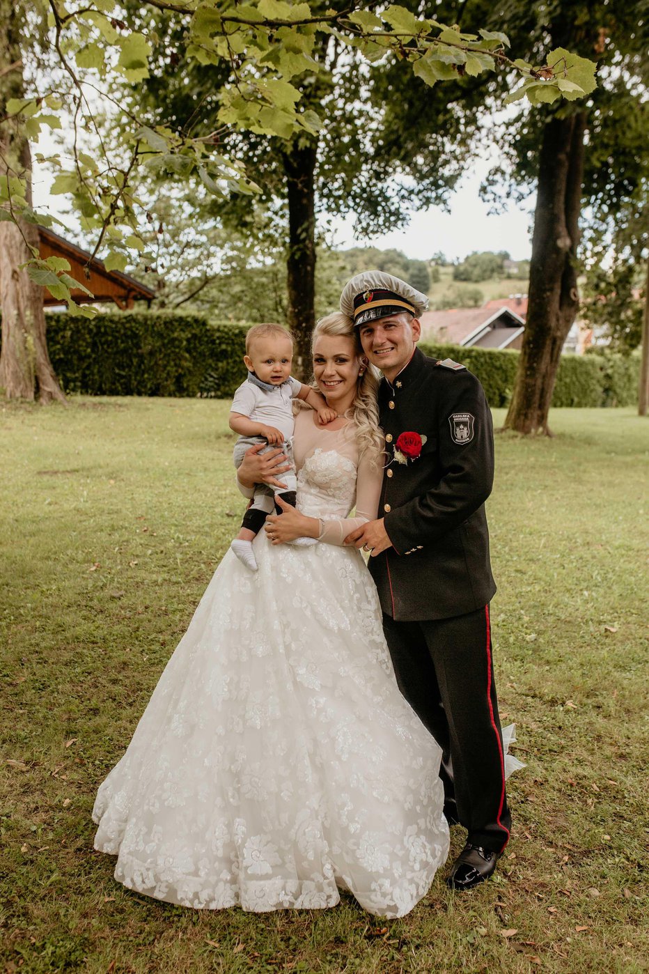 Fotografija: Jernej s svojo Mašo in sinčkom Majem.  Foto osebni arhiv