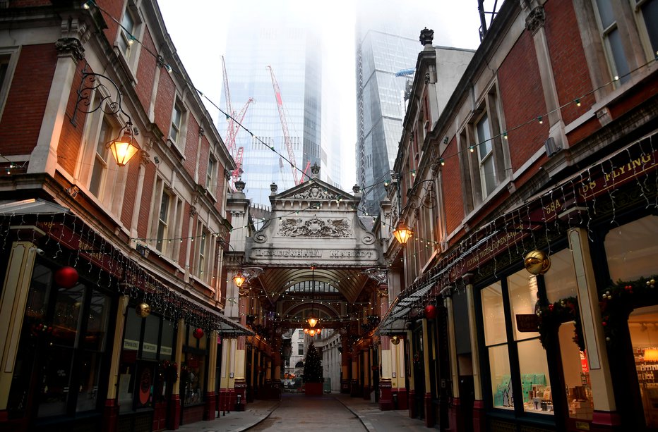 Fotografija: London v času covida 19. FOTO: Toby Melville, Reuters